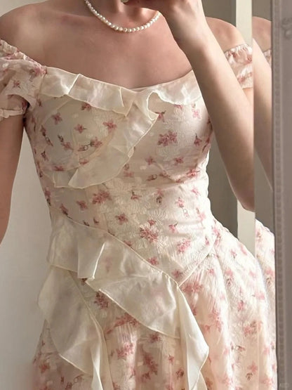 Hübsches rosa florales Chiffon-Off-Shoulder-Heimkehrkleid mit unregelmäßigem Saum P3407