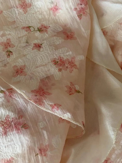 Hübsches rosa florales Chiffon-Off-Shoulder-Heimkehrkleid mit unregelmäßigem Saum P3407