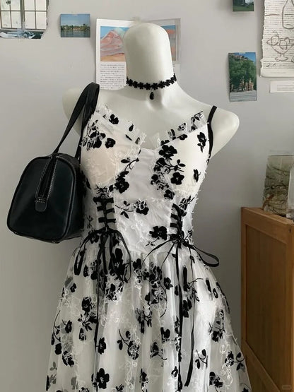 Prinzessin Spaghetti-Träger Sweetheart-Ausschnitt Spitze Schwarz Blumen A-Linien-Heimkehrkleid P3414