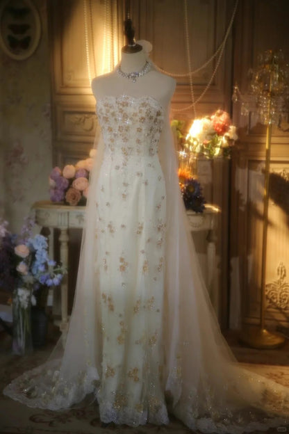 Elegantes weißes trägerloses Pailletten-Spitzenbesatz glänzendes langes Ballkleid P3428