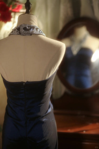Elegantes und edles marineblaues Neckholder-Ballkleid im Meerjungfrauen-Stil mit Perlenbesatz, bodenlang P3429