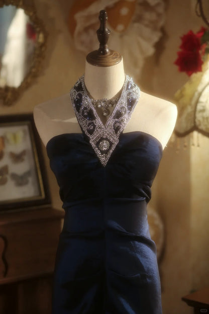Elegantes und edles marineblaues Neckholder-Ballkleid im Meerjungfrauen-Stil mit Perlenbesatz, bodenlang P3429
