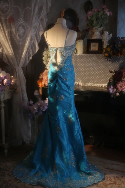 Vintage Perlenbesetztes Trägerloses Blaues Satin Gold Besticktes Kleid mit Schleppe für den Abschlussball P3430