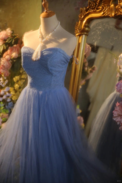 Elegantes blaues, herzförmiges Neckholder-Abendkleid mit Spitzenbesatz und A-Linien-Schnitt P3432