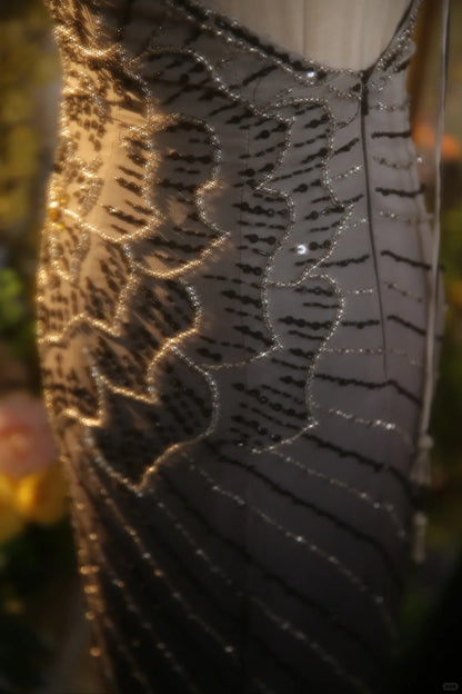 Elegantes Abendkleid mit Farbverlauf in Grau, Neckholder und Perlenstickerei im Meerjungfrauen-Stil P3433