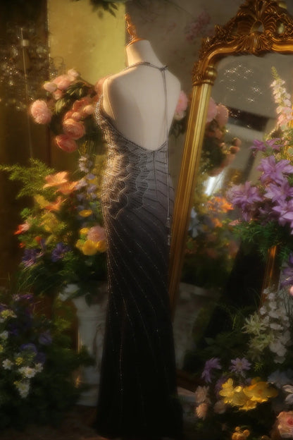 Elegantes Abendkleid mit Farbverlauf in Grau, Neckholder und Perlenstickerei im Meerjungfrauen-Stil P3433
