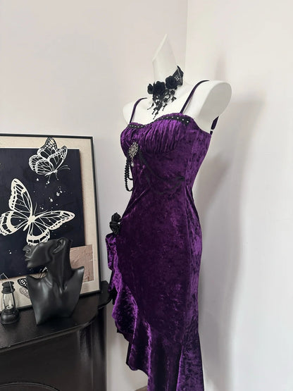 Bezauberndes lila Samt-Spaghettiträger-Ballkleid mit unregelmäßigem Meerjungfrauen-Schnitt P3436