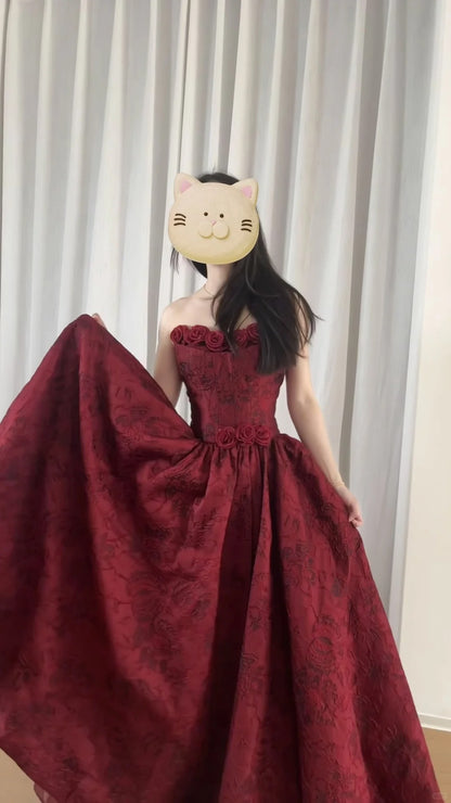 Wunderschönes bordeauxrotes Tube-Top A-Linien-Ballkleid mit dreidimensionaler Rosen-Spitze P3438