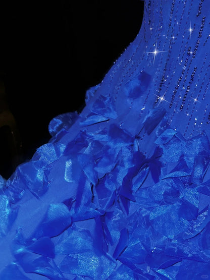 Atemberaubendes saphirblaues, perlenbesetztes Meerjungfrauen-Abendkleid mit Spaghettiträgern P3441