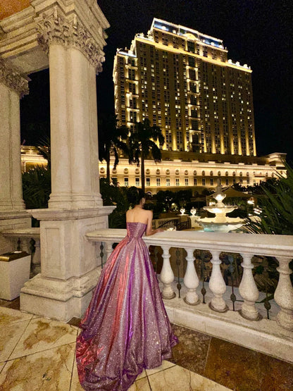 Charmantes, lila, ärmelloses Ballkleid mit herzförmigem Ausschnitt und glitzernder Schleppe P3442