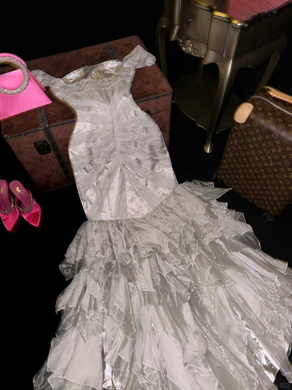 Elegantes Meerjungfrauen-Abendkleid aus Tüll mit unregelmäßigem Saum und grauem Träger P3445
