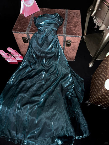 Elegantes dunkelgrünes trägerloses Ballkleid aus Fischgrät-Satin P3446