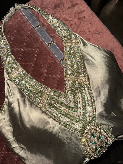 Vintage Grünes Neckholder Perlen Satin Langes Ballkleid P3450