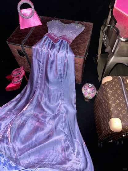 Charmantes lila Pailletten-Spaghettiträger-Satin-Ballkleid P3452