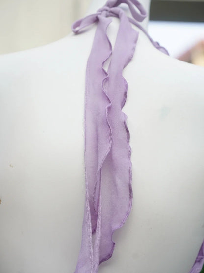 Fließendes Chiffon-Abendkleid P3459 mit Neckholder, Rückenausschnitt und Rüschen in Lila