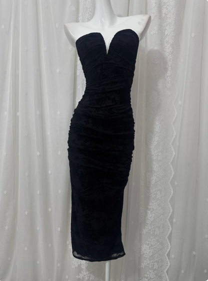 Enges, bedrucktes Neckholder-Abendkleid P3465