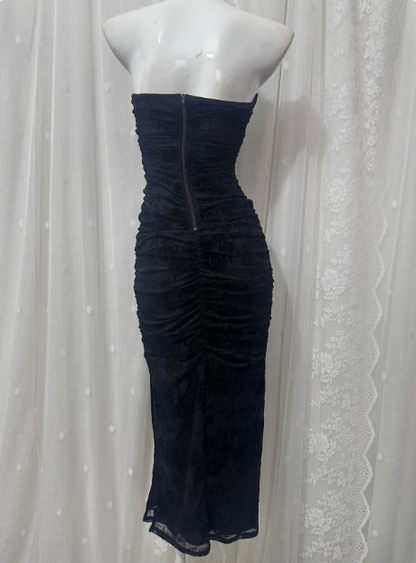 Enges, bedrucktes Neckholder-Abendkleid P3465
