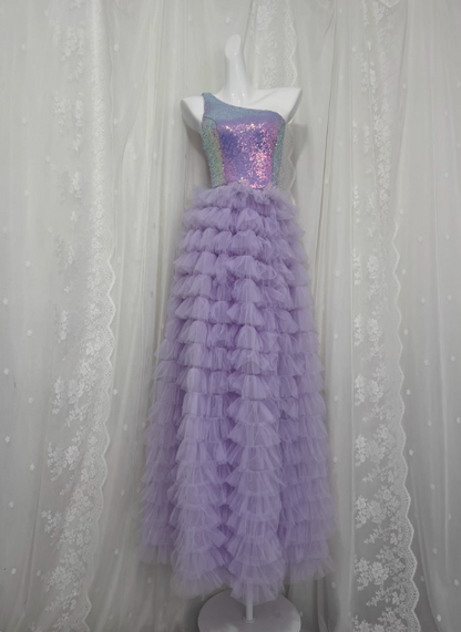 Elegantes lila, schulterfreies, paillettenbesetztes, mehrlagiges Tüll-Abendkleid P3466