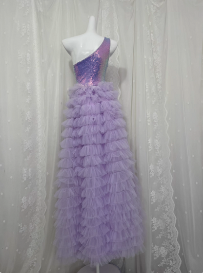 Elegantes lila, schulterfreies, paillettenbesetztes, mehrlagiges Tüll-Abendkleid P3466