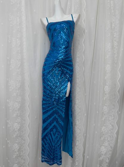Elegantes blaues, paillettenbesetztes langes Ballkleid mit Beinschlitz P3469