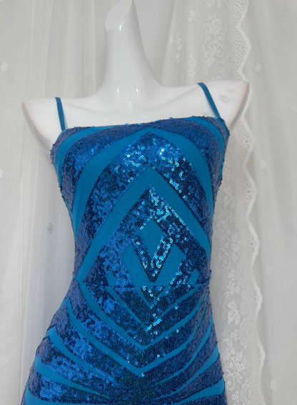 Elegantes blaues, paillettenbesetztes langes Ballkleid mit Beinschlitz P3469