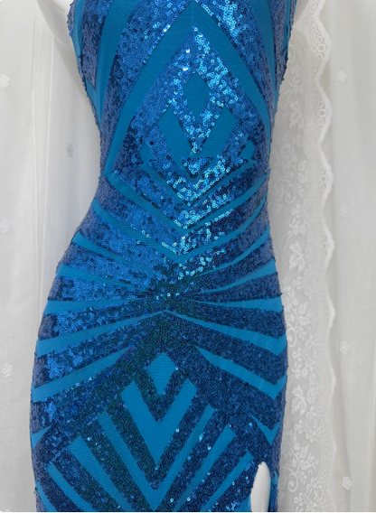 Elegantes blaues, paillettenbesetztes langes Ballkleid mit Beinschlitz P3469