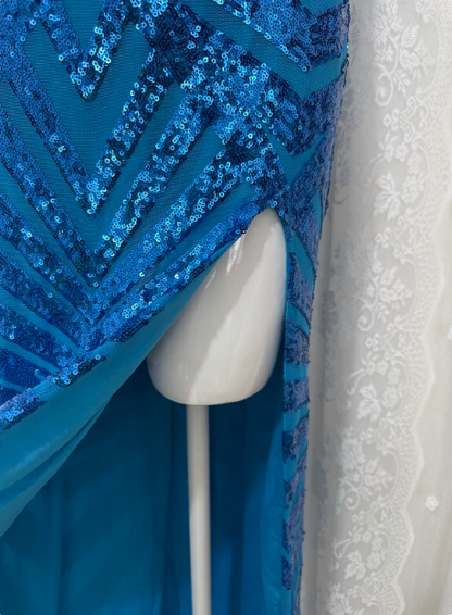 Elegantes blaues, paillettenbesetztes langes Ballkleid mit Beinschlitz P3469