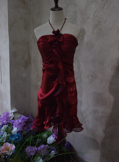Wunderschönes Neckholder-Off-Shoulder Ärmelloses Irreguläres Kleid für Geburtstagsfeier und Abschlussball P3484