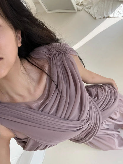 Elegantes und lässiges lila Abendkleid aus Chiffon mit Schwingkragen, hohem Schlitz und asymmetrischem Saum P3488