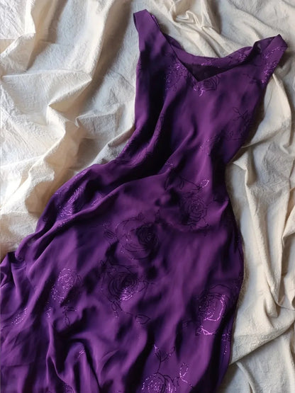 Charmantes lila V-Ausschnitt Chiffon-Ballkleid P3495