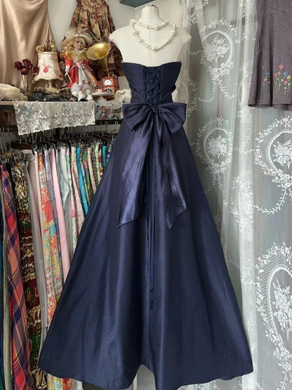 Elegantes trägerloses blaues Schleifen-Ärmelloses A-Linien-Ballkleid P3496