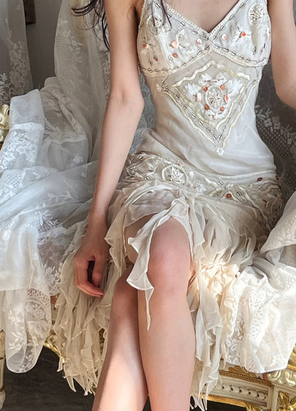 Vintage Weißes V-Ausschnitt Spaghettiträger Perlen Verzierte Lockensaum Ballkleid P3501