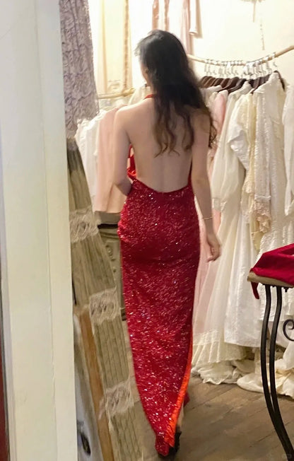 Sexy rotes Pailletten-Neckholder-Rückenfrei-Kleid mit Schlitz für den Abschlussball P3502