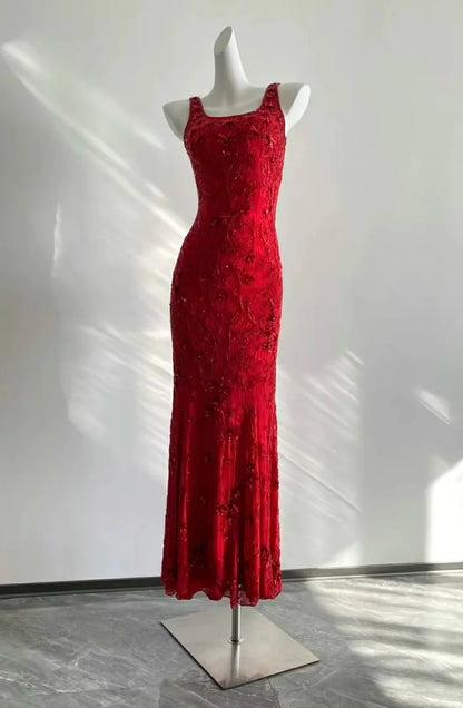 Atemberaubendes rotes, ärmelloses Meerjungfrauen-Ballkleid mit U-Boot-Ausschnitt und Perlen P3503