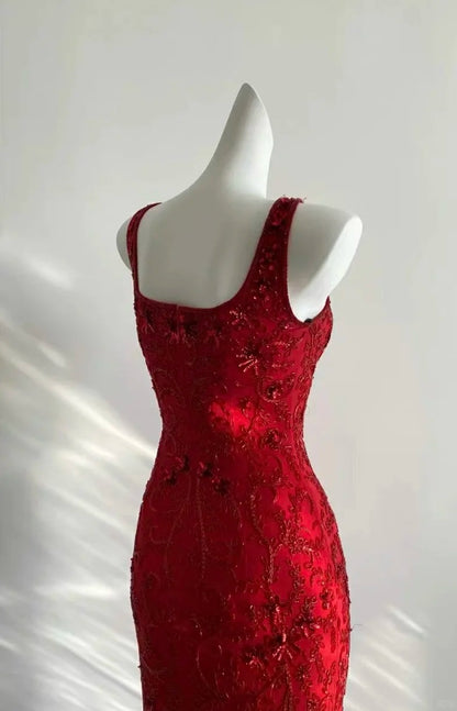 Atemberaubendes rotes, ärmelloses Meerjungfrauen-Ballkleid mit U-Boot-Ausschnitt und Perlen P3503