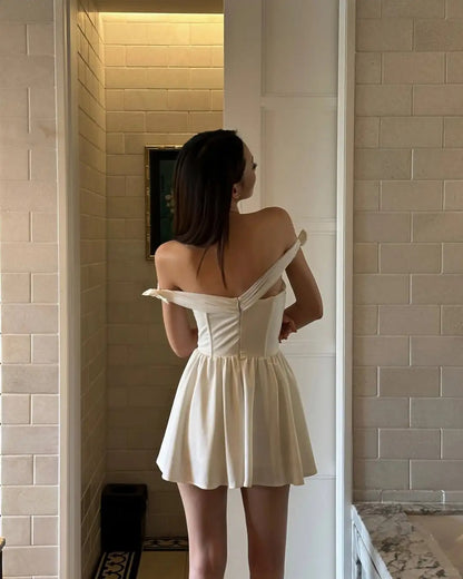 Süßes weißes Minikleid mit Fischgrätmuster und One-Shoulder-Träger für den 17. Geburtstag, Abschlussball P3507