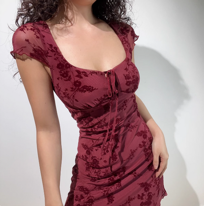 Retro Sexy quadratischer Ausschnitt bedrucktes Rüschen-Heimkehrkleid in Burgunderrot zum 19. Geburtstag P3527