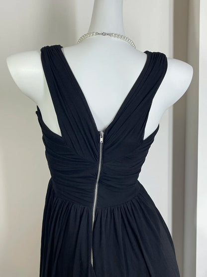 Bezauberndes schwarzes trägerloses, ärmelloses, reißverschlussbesetztes Mini-Heimkehrkleid P3534