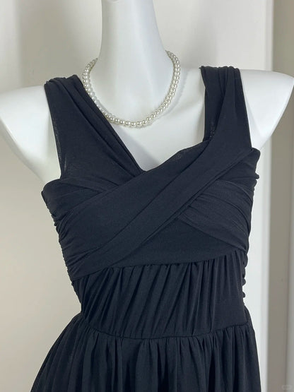 Bezauberndes schwarzes trägerloses, ärmelloses, reißverschlussbesetztes Mini-Heimkehrkleid P3534