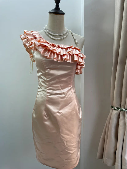 Süßes rosafarbenes schulterfreies, eng anliegendes Satin-Heimkehrkleid zum 17. Geburtstag P3536