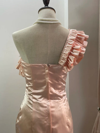 Süßes rosafarbenes schulterfreies, eng anliegendes Satin-Heimkehrkleid zum 17. Geburtstag P3536