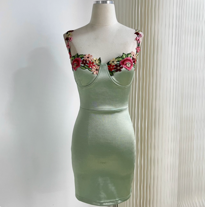 Robe de retour à la maison brodée rétro avec bretelles ajustées pour 17e anniversaire P3538