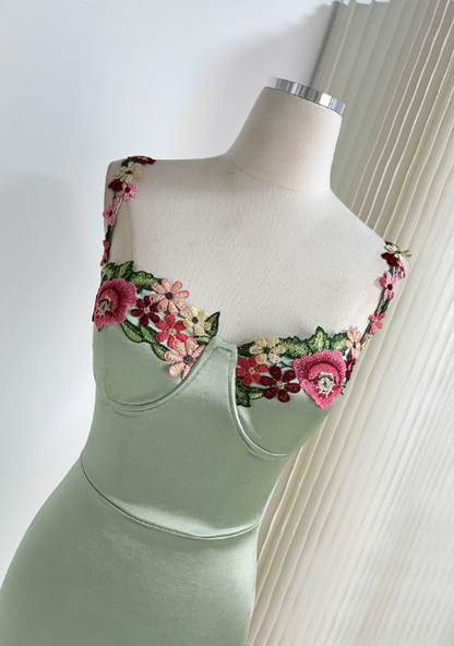 Robe de retour à la maison brodée rétro avec bretelles ajustées pour 17e anniversaire P3538