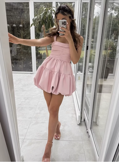 Niedliches, süßes, rosafarbenes, plissiertes Trägerkleid mit Puffärmeln zum 17. Geburtstag, P3550