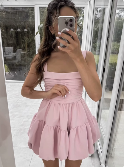 Niedliches, süßes, rosafarbenes, plissiertes Trägerkleid mit Puffärmeln zum 17. Geburtstag, P3550