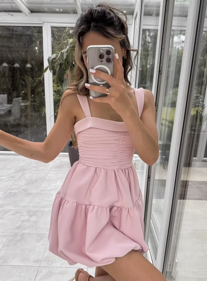 Niedliches, süßes, rosafarbenes, plissiertes Trägerkleid mit Puffärmeln zum 17. Geburtstag, P3550