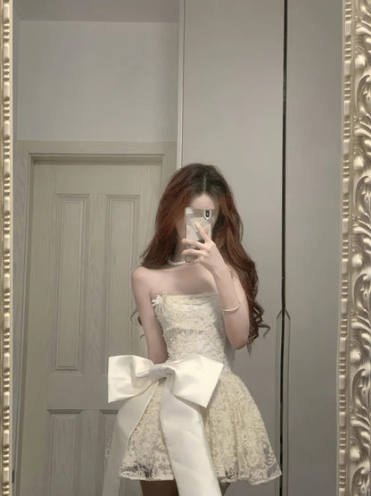 Niedliches trägerloses A-Linien-Minikleid mit Spitzenperlen-Schleife zum 17. Geburtstag Homecoming P3570