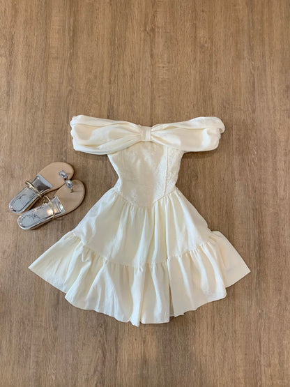 Wunderschönes, einseitiges, schulterfreies Prinzessin-A-Linien-Heimkehrkleid mit Schleife P3578