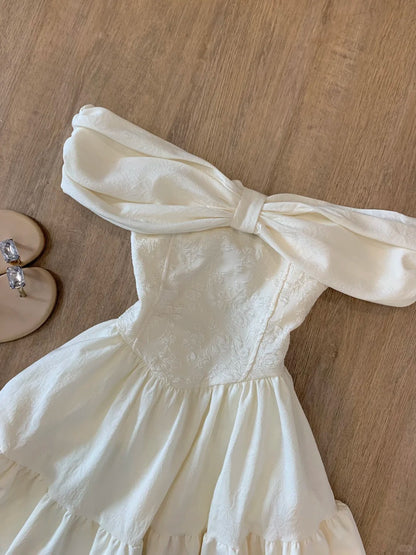 Wunderschönes, einseitiges, schulterfreies Prinzessin-A-Linien-Heimkehrkleid mit Schleife P3578
