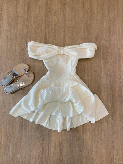 Wunderschönes, einseitiges, schulterfreies Prinzessin-A-Linien-Heimkehrkleid mit Schleife P3578